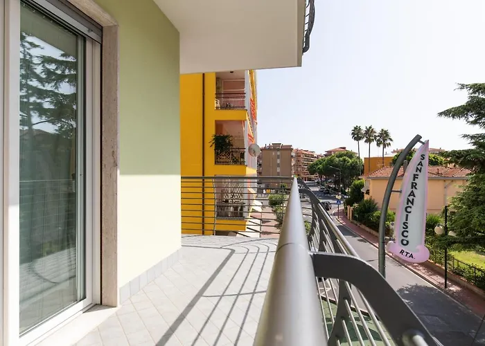 아파트호텔 San Francisco Marina dʼAndora